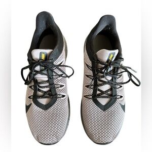 Nike Quest 2 SE Pumice Black Coral Stardust colorway Size 8.5